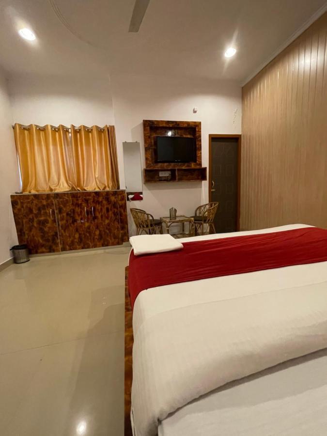Hot - House Of Travellers, Rishikesh Vandrarhem Exteriör bild